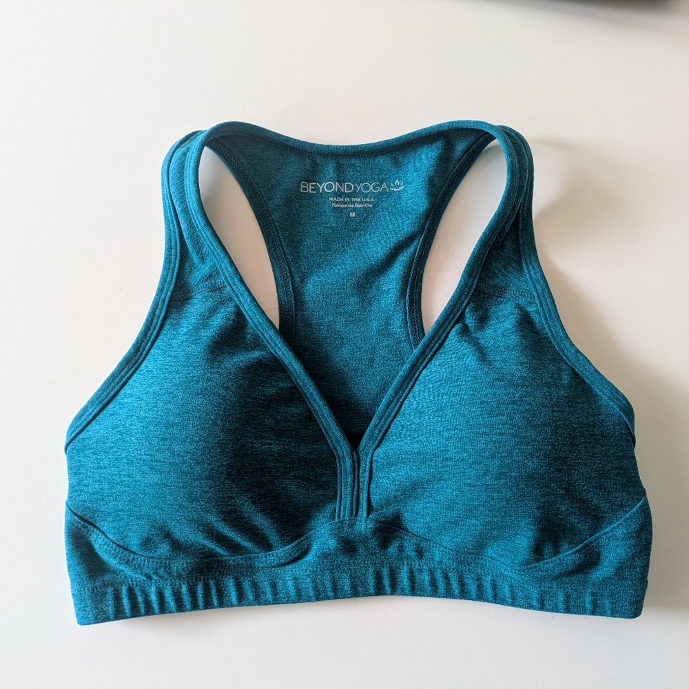 Beyond Yoga Space dye Lift Your Spirits Bra In Bay Blue Heather (Teal). Medium.